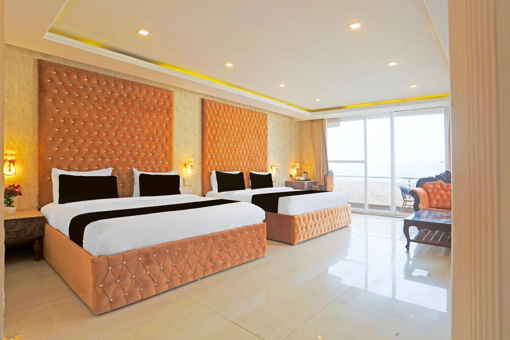 Super Townhouse Oak Dharamshala Near Maximus Mall Luaran gambar