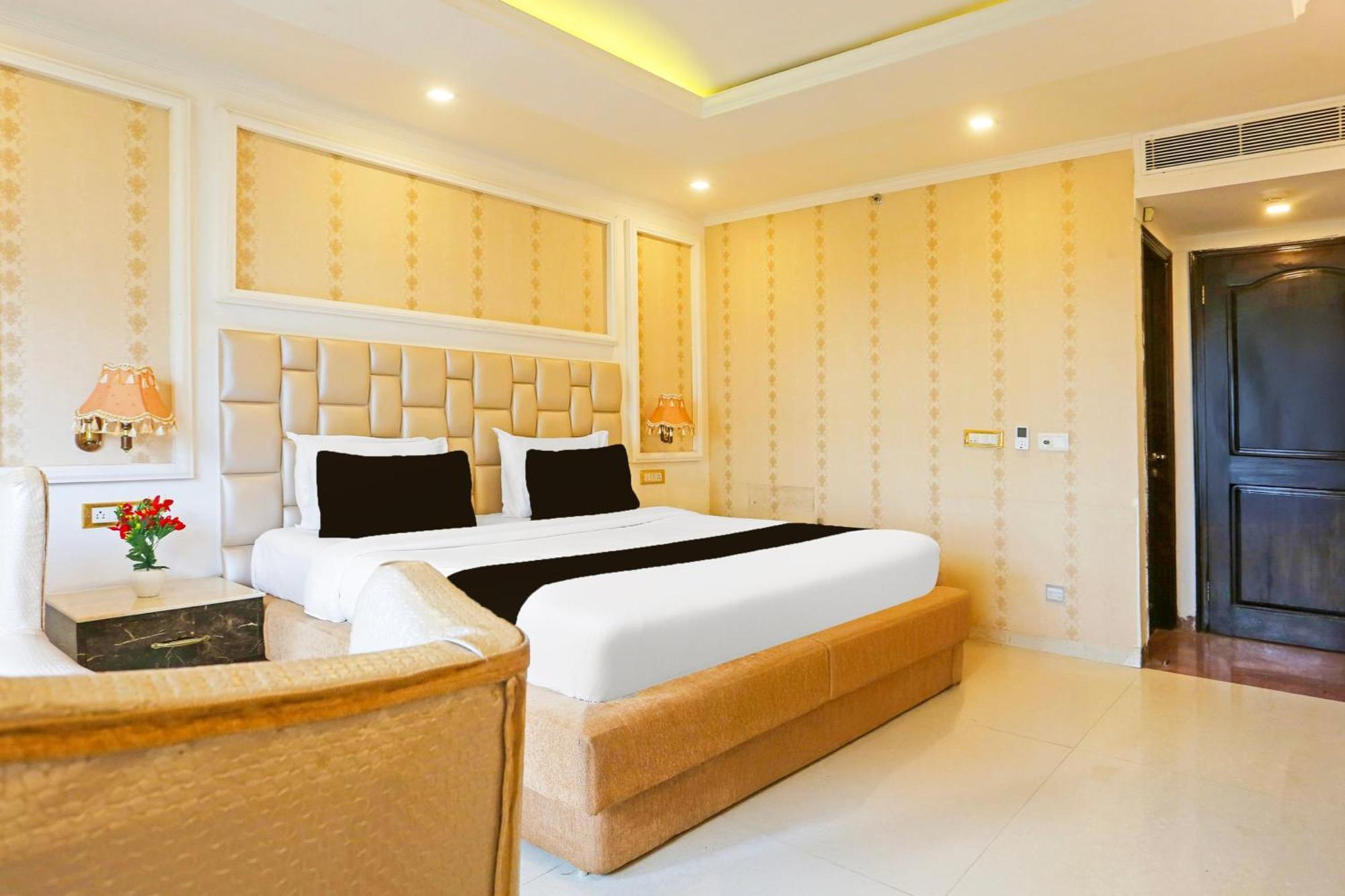 Super Townhouse Oak Dharamshala Near Maximus Mall Luaran gambar