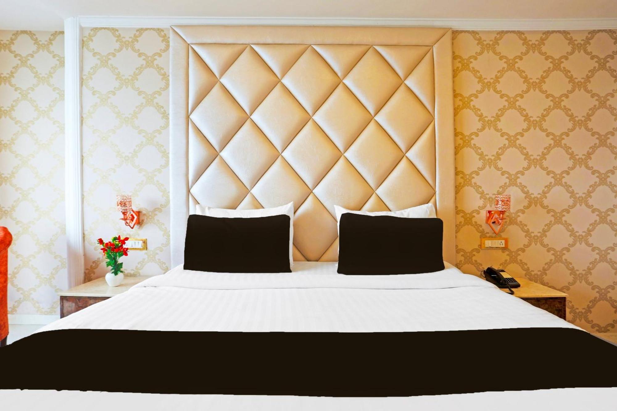 Super Townhouse Oak Dharamshala Near Maximus Mall Luaran gambar