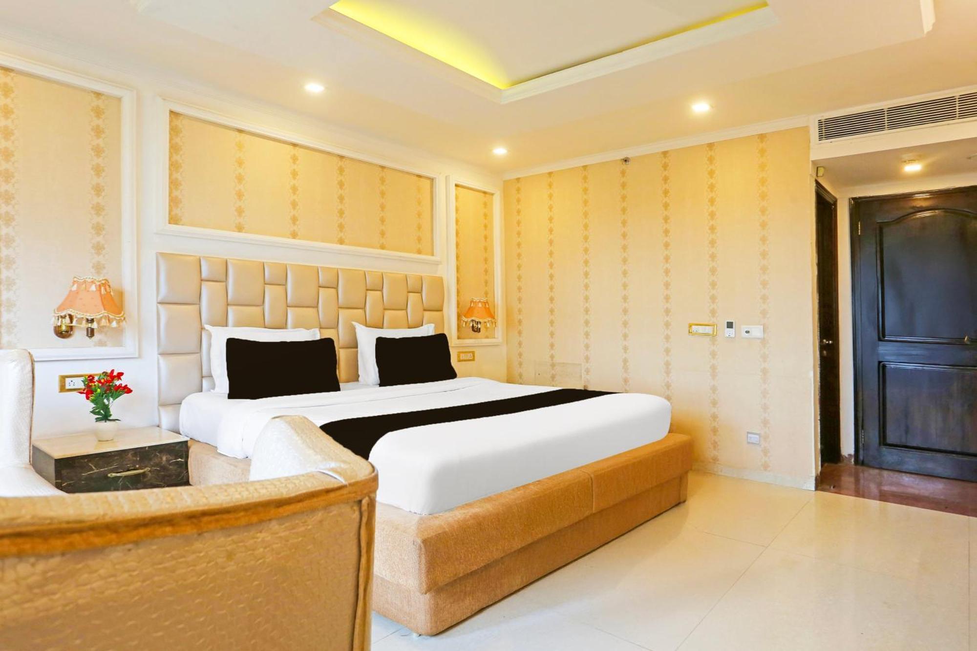 Super Townhouse Oak Dharamshala Near Maximus Mall Luaran gambar